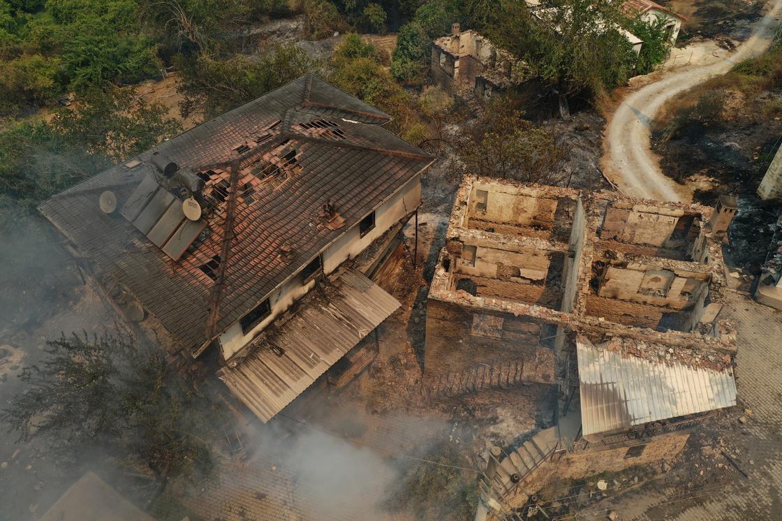 Сгоревший дом в Турции