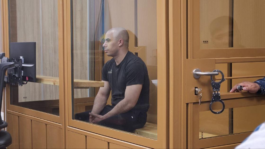 Алихан Мурадов в зале суда