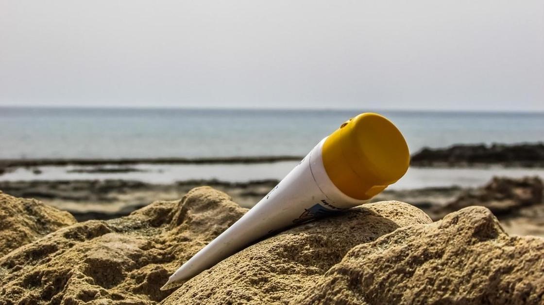 Солнцезащитный крем: насколько безопасны его ингредиенты?