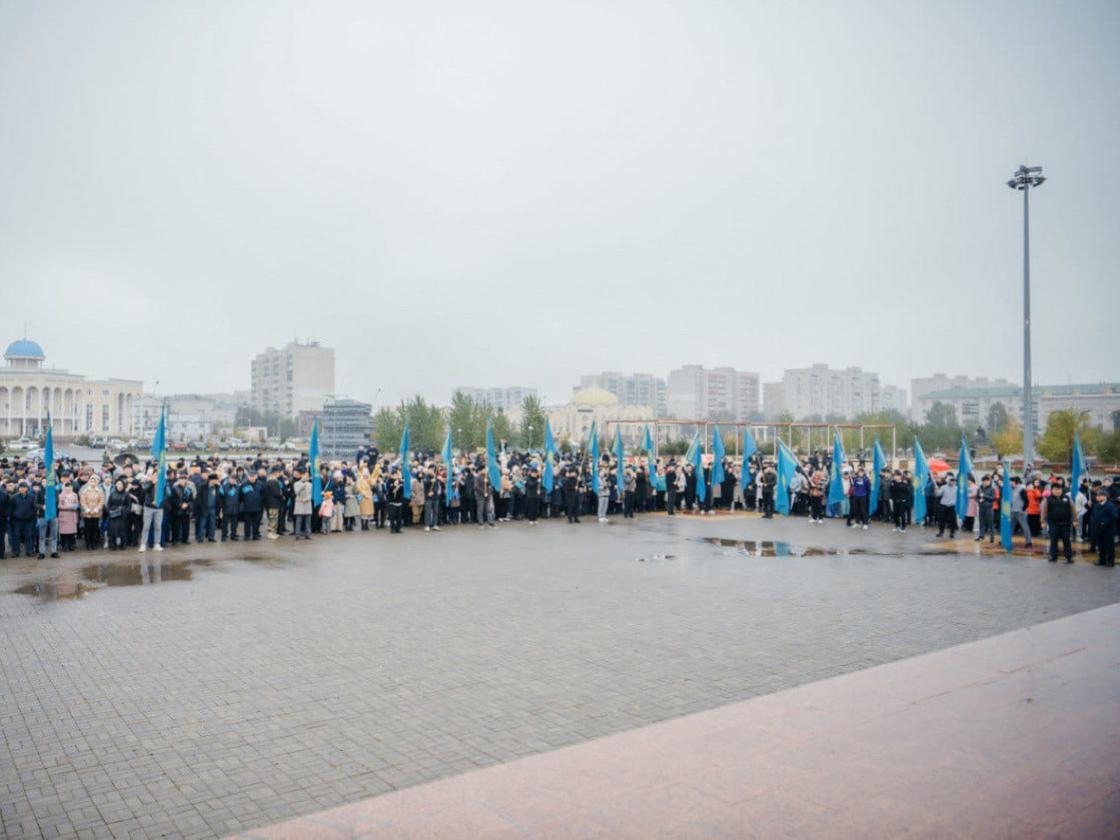 В Уральске массово исполнили гимн страны