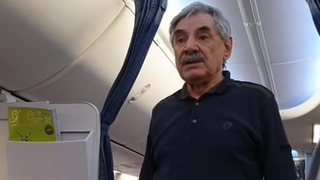 Панкратова-Черного выгнали из самолета из-за "неадекватного поведения"