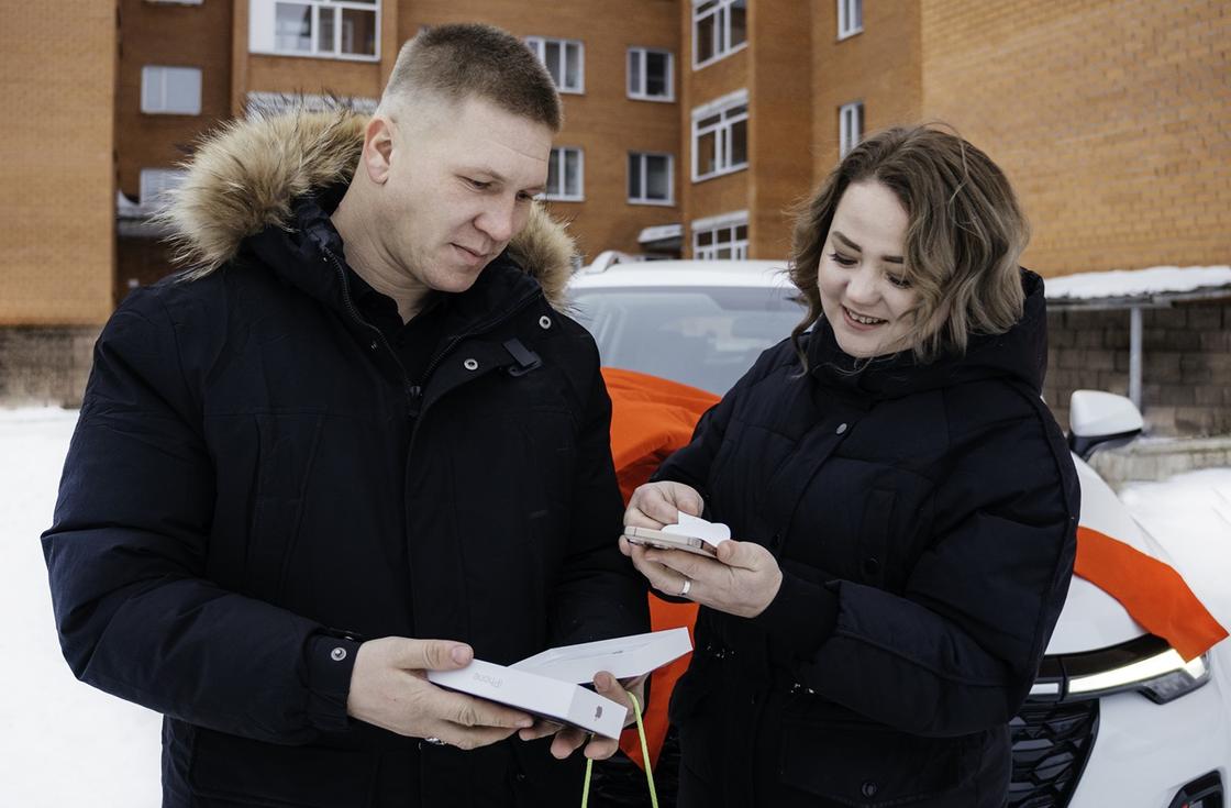 Виталий Комов және компания өкілі Mycar.kz Виталий Комов және компания өкілі Mycar.kz