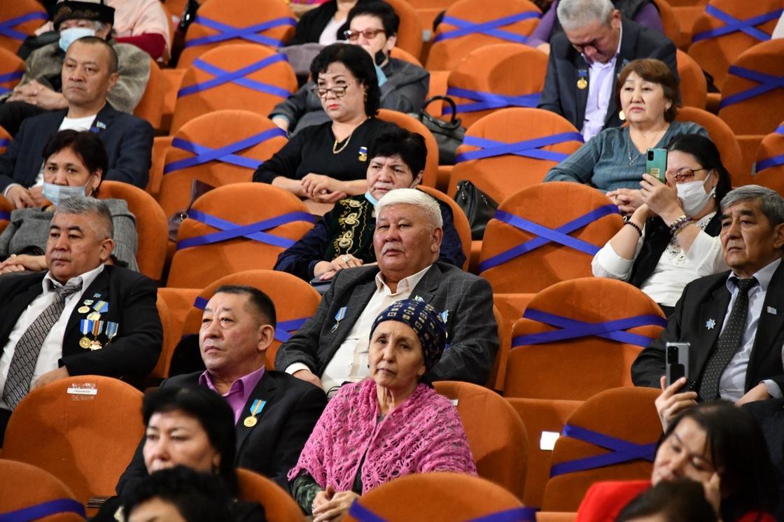 Зрители на показе фильма о желтоксановцах в Алматы