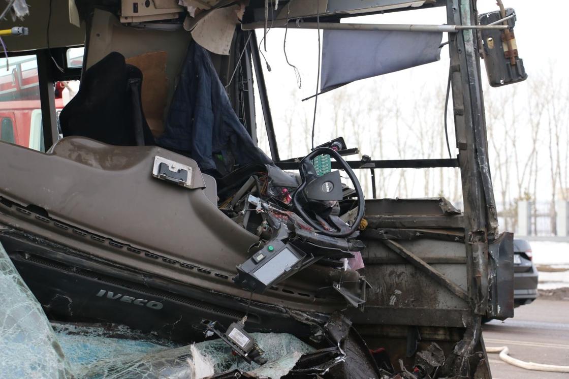Три автобуса столкнулись в Нур-Султане: что известно (онлайн)
