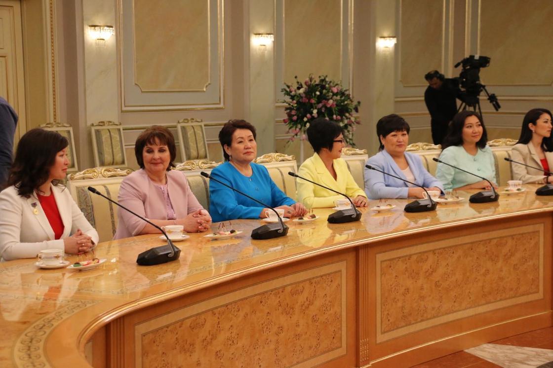 Назарбаев: Бог понял, что способен на большее - и создал женщину
