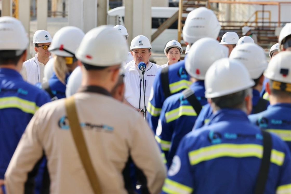 Встреча кандидатов от партии "Әділет" с трудовыми коллективами предприятий Атырауской области