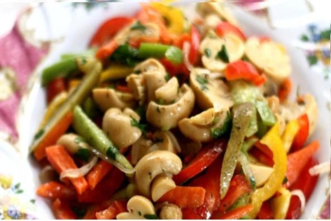 Простые и вкусные салаты на праздничный стол Простые и вкусные салаты на праздничный стол