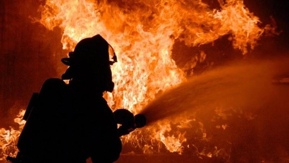 Малолетние дети спасли пьяную мать с сожителем от пожара, а сами погибли в огне