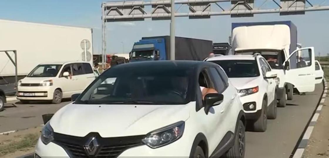 Россияне ездят заправлять автомобили в Казахстан (видео)