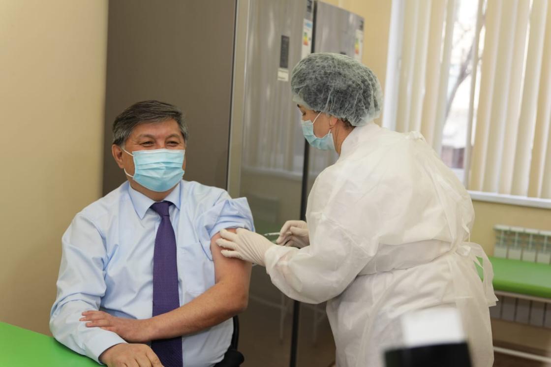 Табынбаеву ставят вакцину