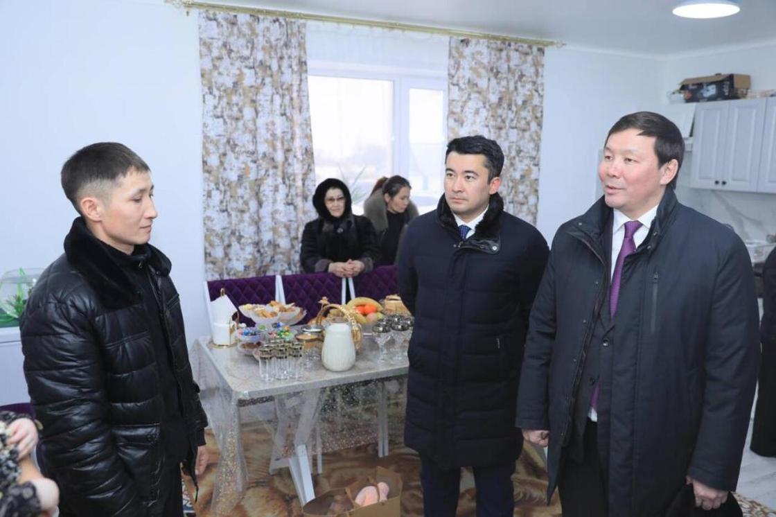 Үйдің кілтін табыстау сәті Үйдің кілтін табыстау сәті