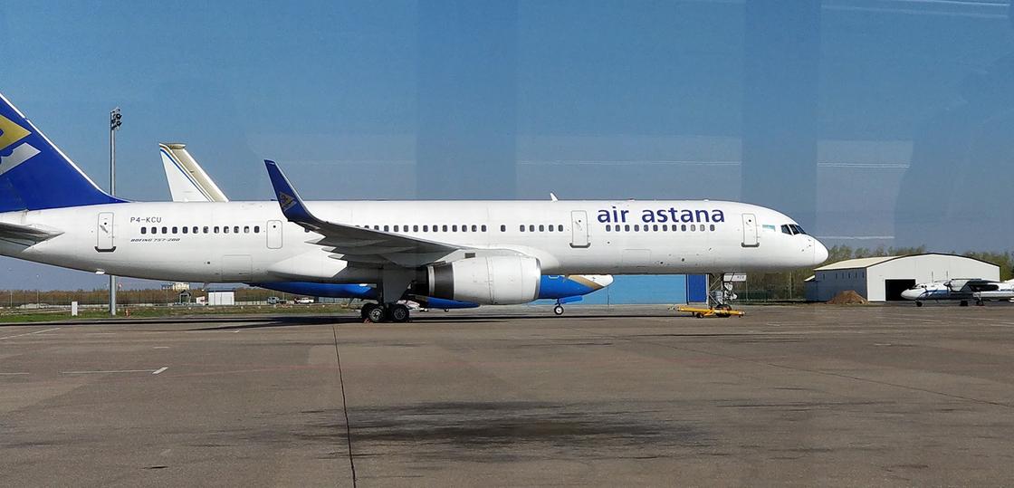 Подробности столкновения самолета с тягачом озвучили Air Astana