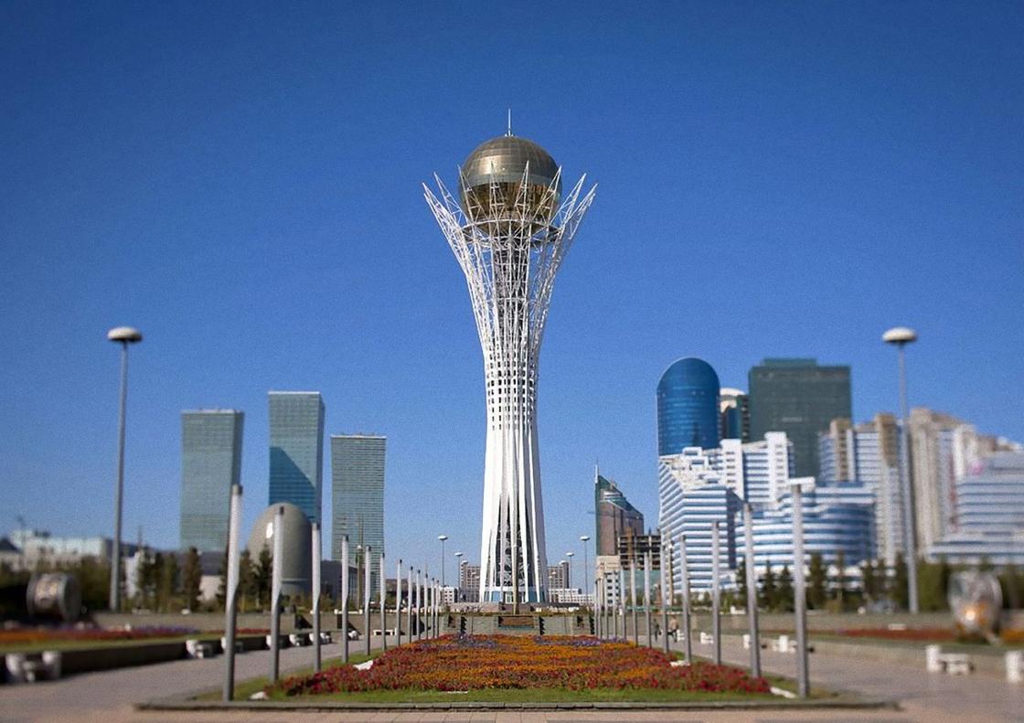 Казахстан монумент Байтерек