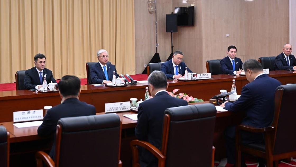 Тоқаев Си Цзиньпинмен келіссөз жүргізді