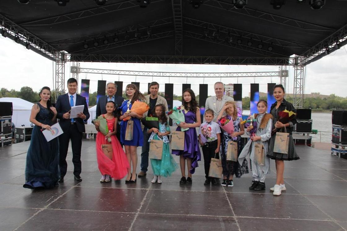 Дети состязались в лучшем исполнении песен о родном крае в Караганде