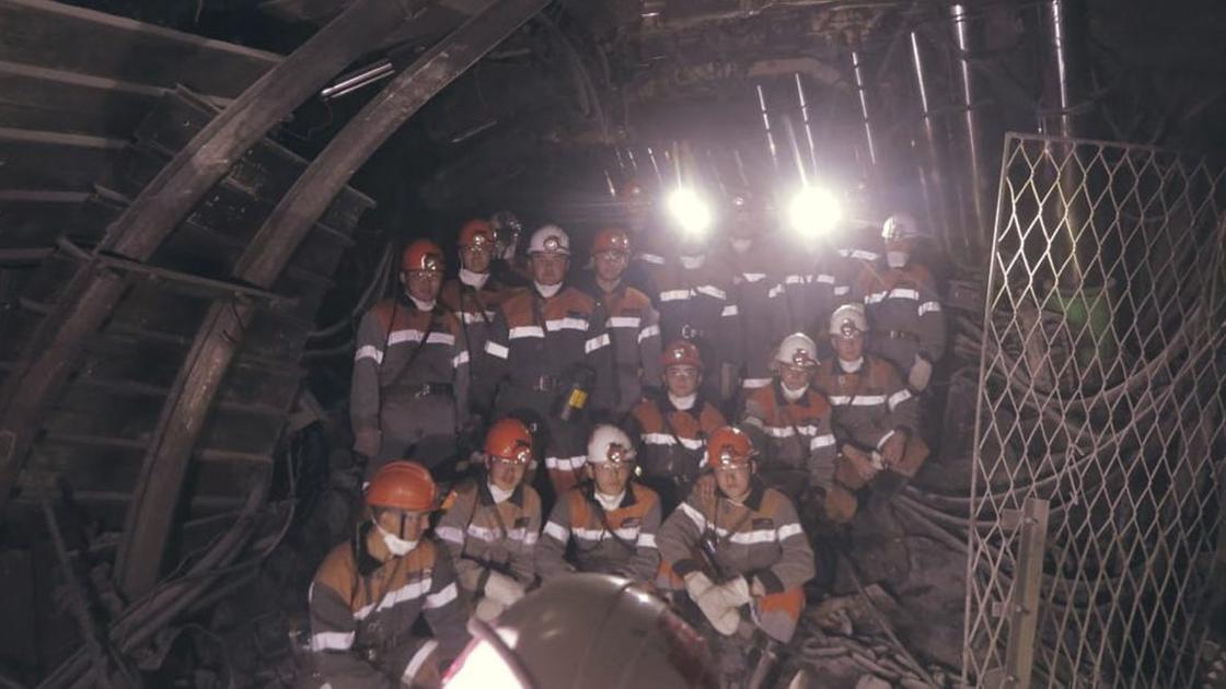 Военнослужащие в шахте