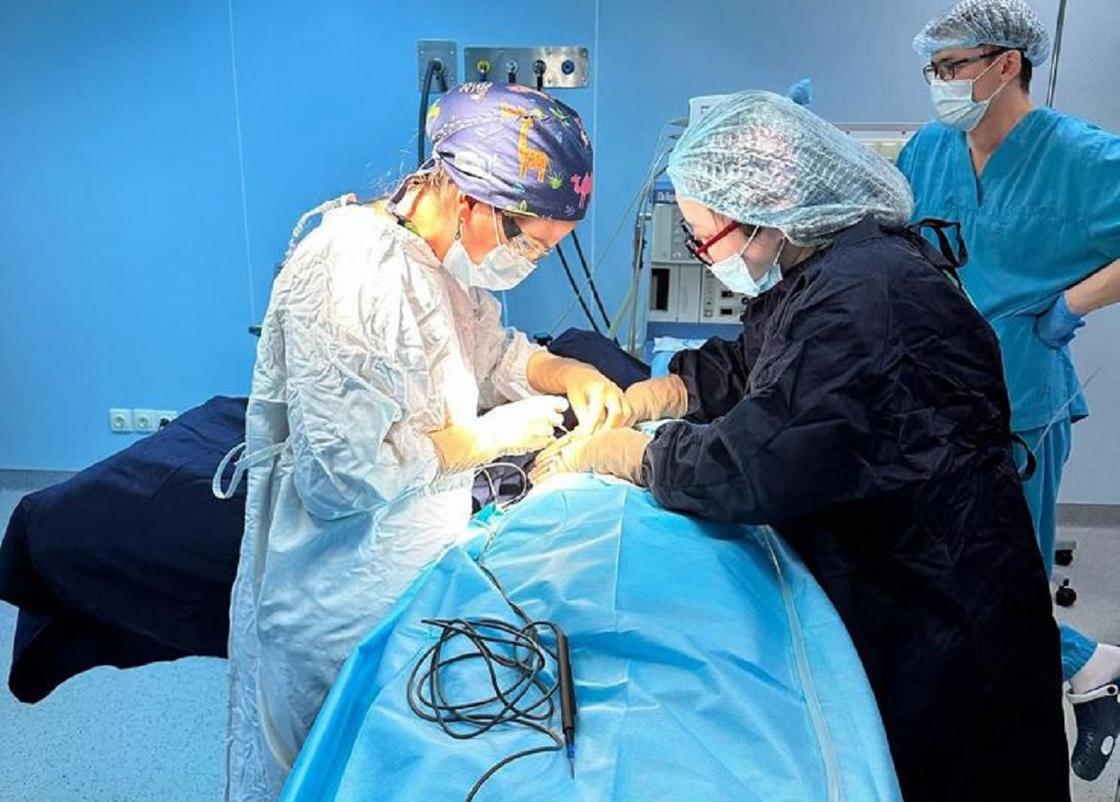 Динара Саменова на операции