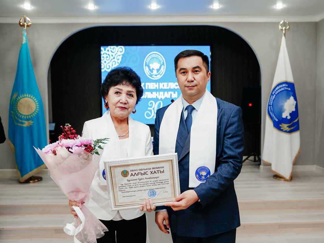 Награждение граждан в области Абай
