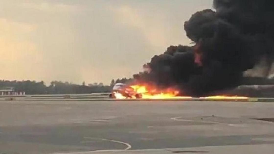 Самолет сгорел в Шереметьево. Тела всех погибших извлекли из сгоревшего самолета