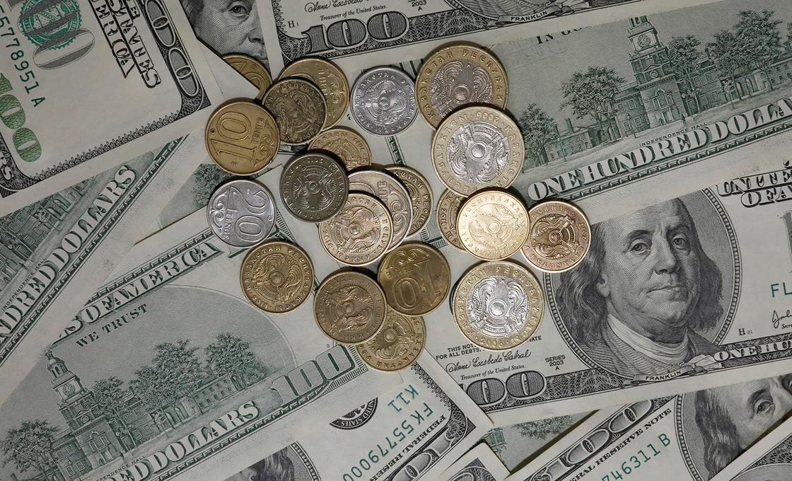Нацбанк озвучил курс доллара на выходные в Казахстане