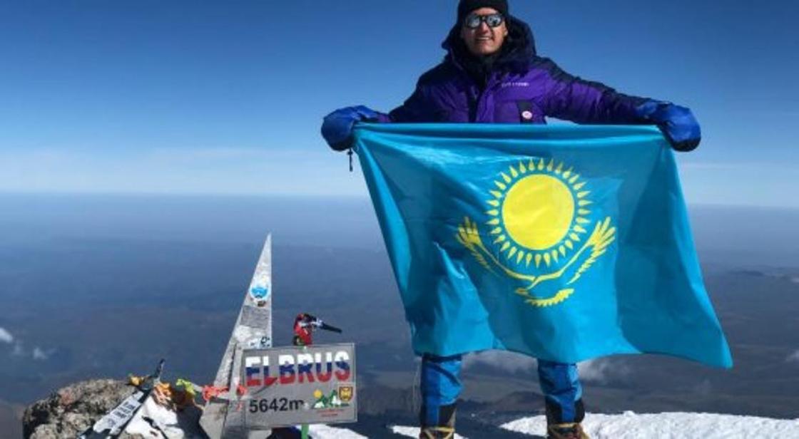 Группа отечественных альпинистов-любителей поднялась на самую высокую вершину России и Европы Эльбрус