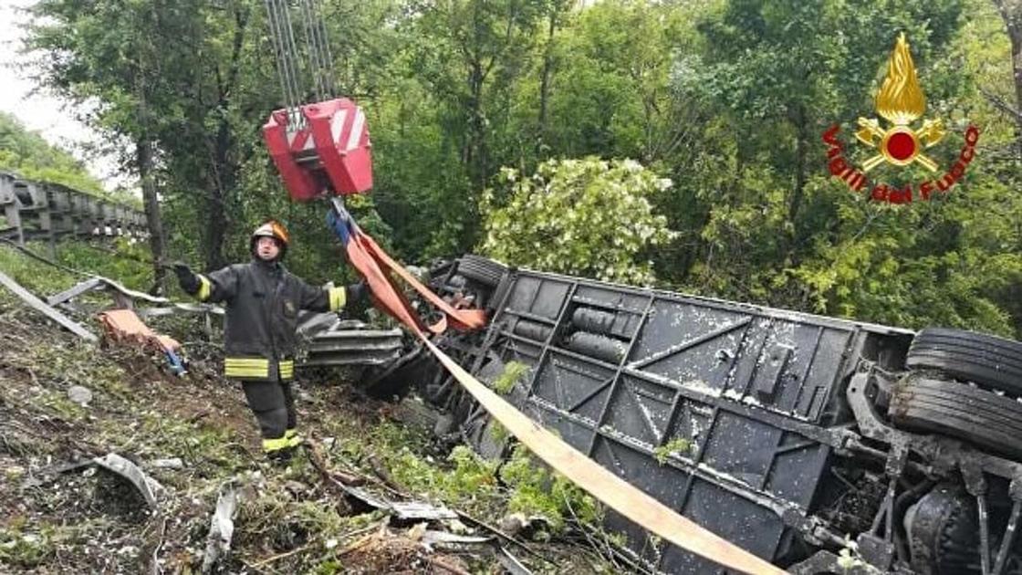 Две казахстанки чудом не оказались в автобусе, попавшем в ДТП в Италии Две казахстанки чудом не оказались в автобусе, попавшем в ДТП в Италии