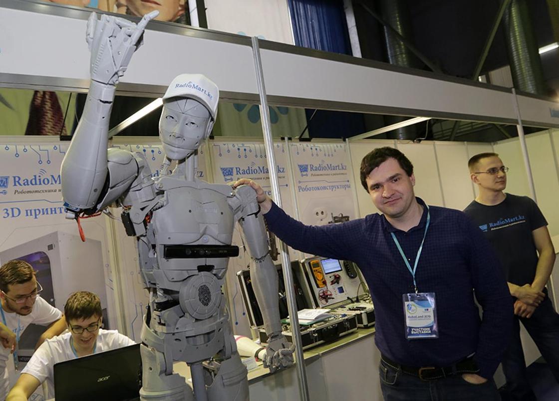 В Караганде Робота-помощника представили на международном фестивале RoboLand- 2019