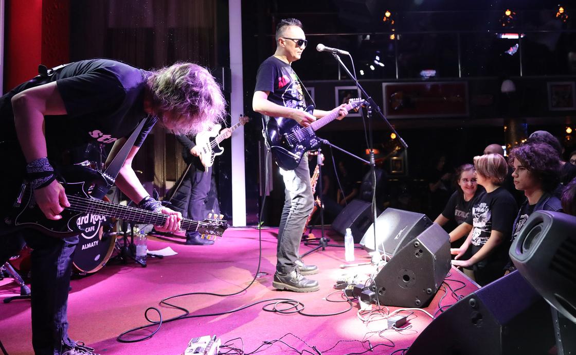 Культовая панк-рок группа Адаптация дала последний концерт в Алматы (фото, видео)