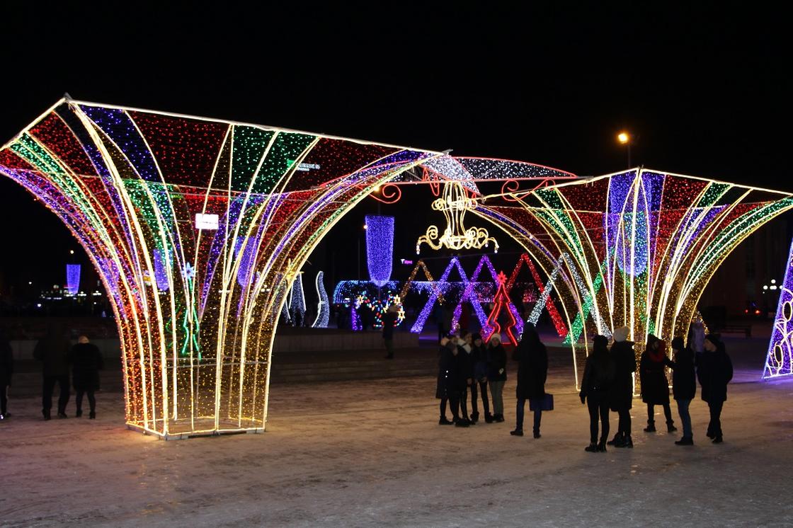 Қызылорда қаласында жаңа жылдық бас шыршаның шамы жағылды