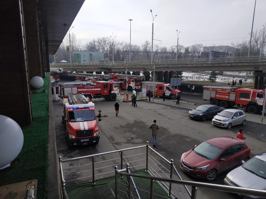350 человек эвакуировали из Almaty Towers (фото)