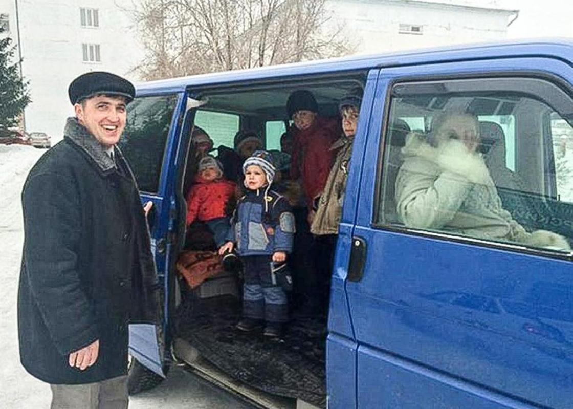 "Рожаем, сколько Бог даст": уникальная семья с 15 детьми живет в Казахстане