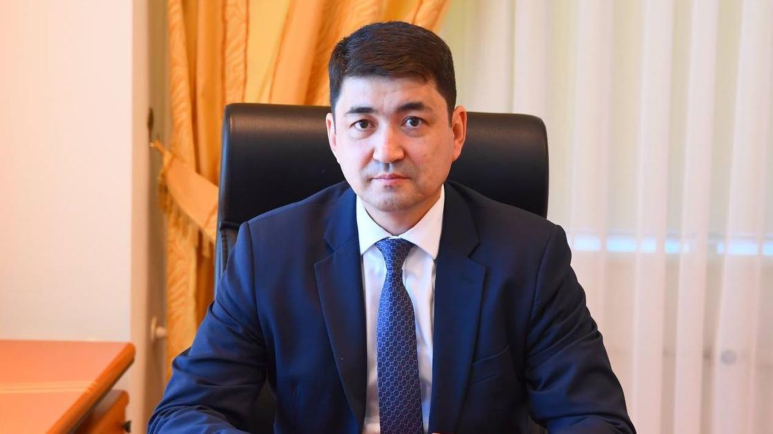 Кто из казахстанских чиновников раскрыл размер своих зарплат