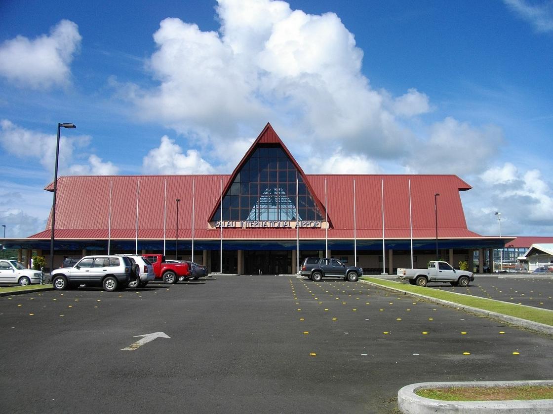 Вид на здание аэропорта Палау