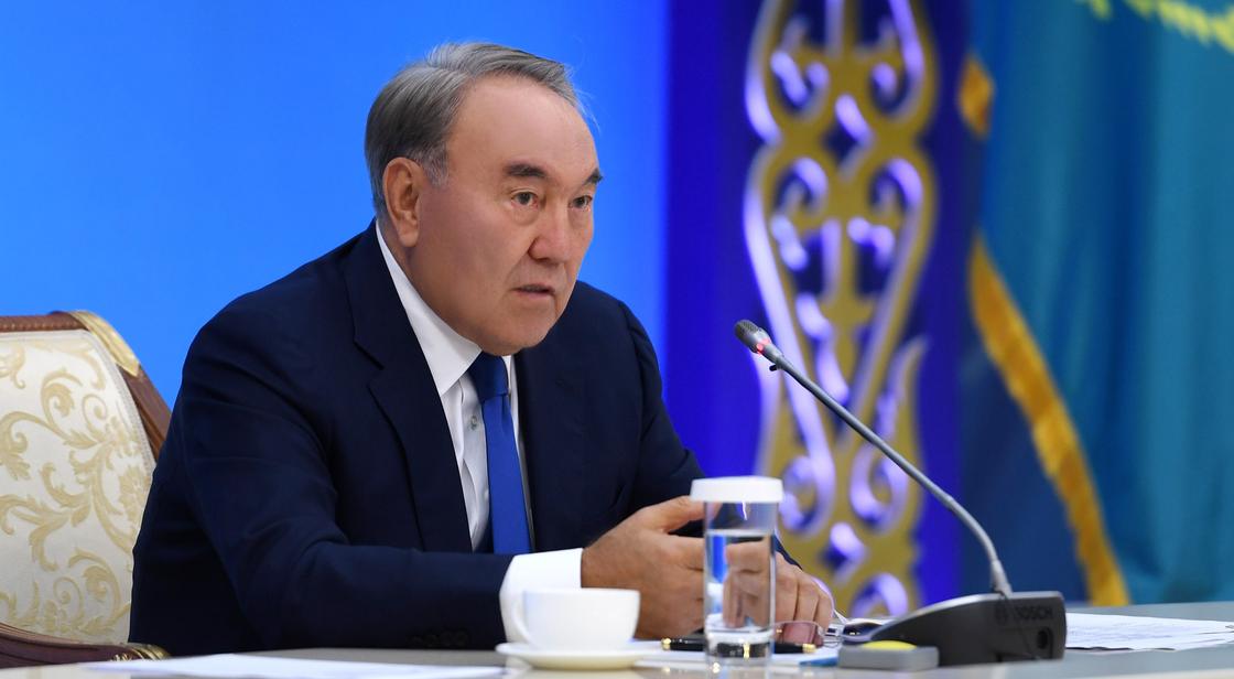 Назарбаев об эмигрантах: Слава богу, казахстанцы не батрачили нигде