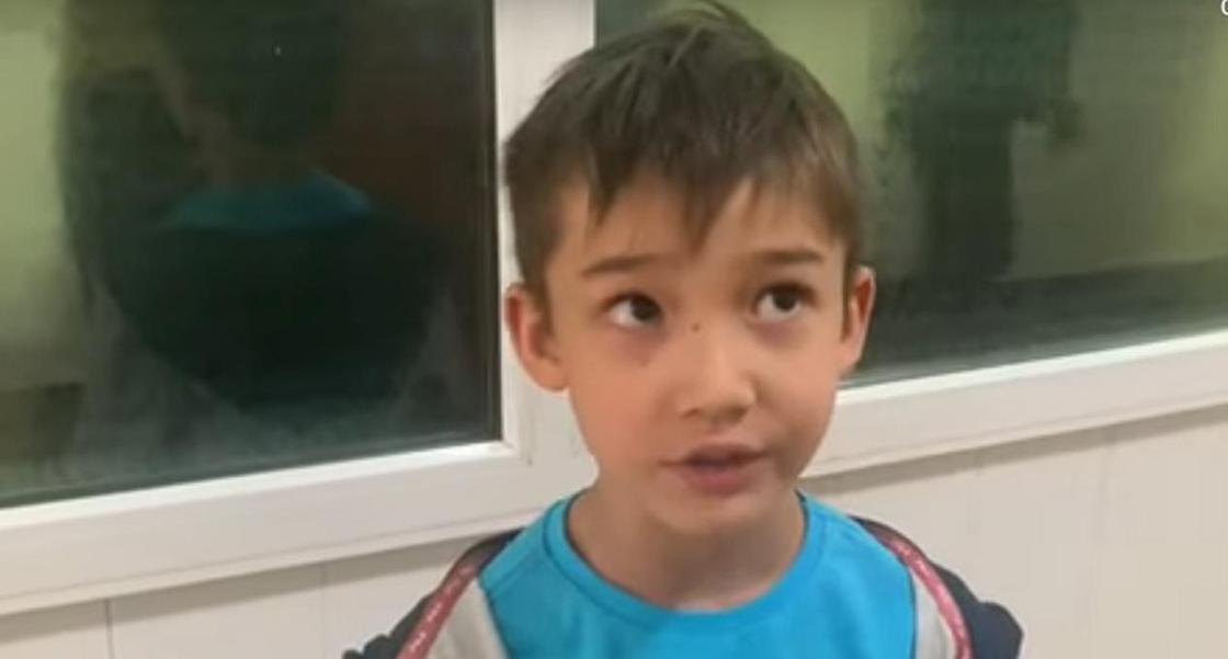 "Я загрустил": 7-летний алматинец спросил у Сагинтаева про АЭС и сорвал бурю аплодисментов (видео)