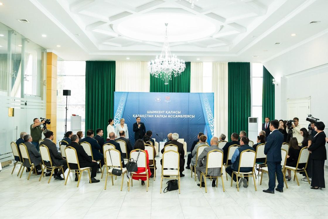Марат Әзілхановтың этномәдени бірлестіктер төрағаларымен кездесуі