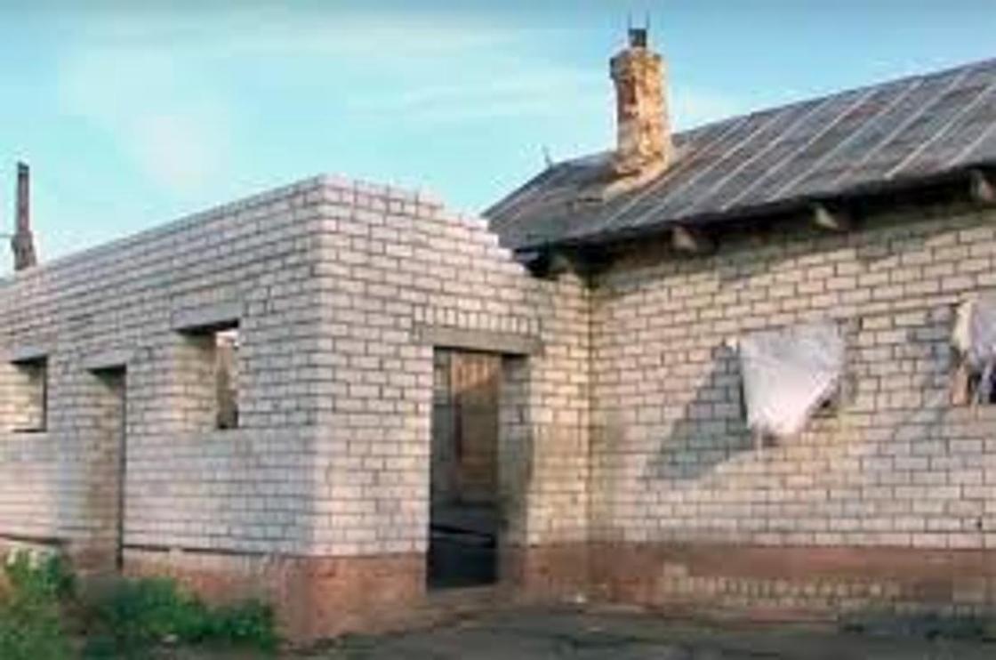 Гавкает, скулит и воет: истощенную девочку-маугли нашли в России (видео) Гавкает, скулит и воет: истощенную девочку-маугли нашли в России (видео)
