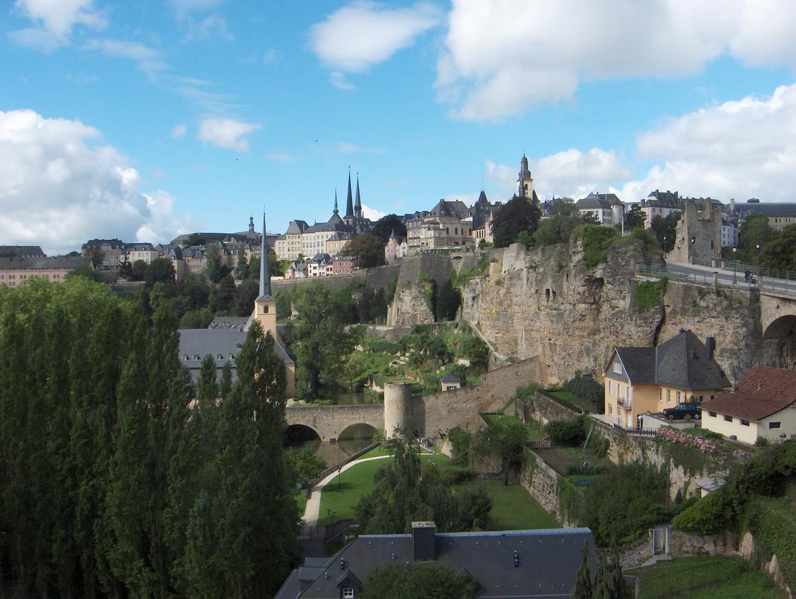 Старинная архитектура и скалы Люксембурга