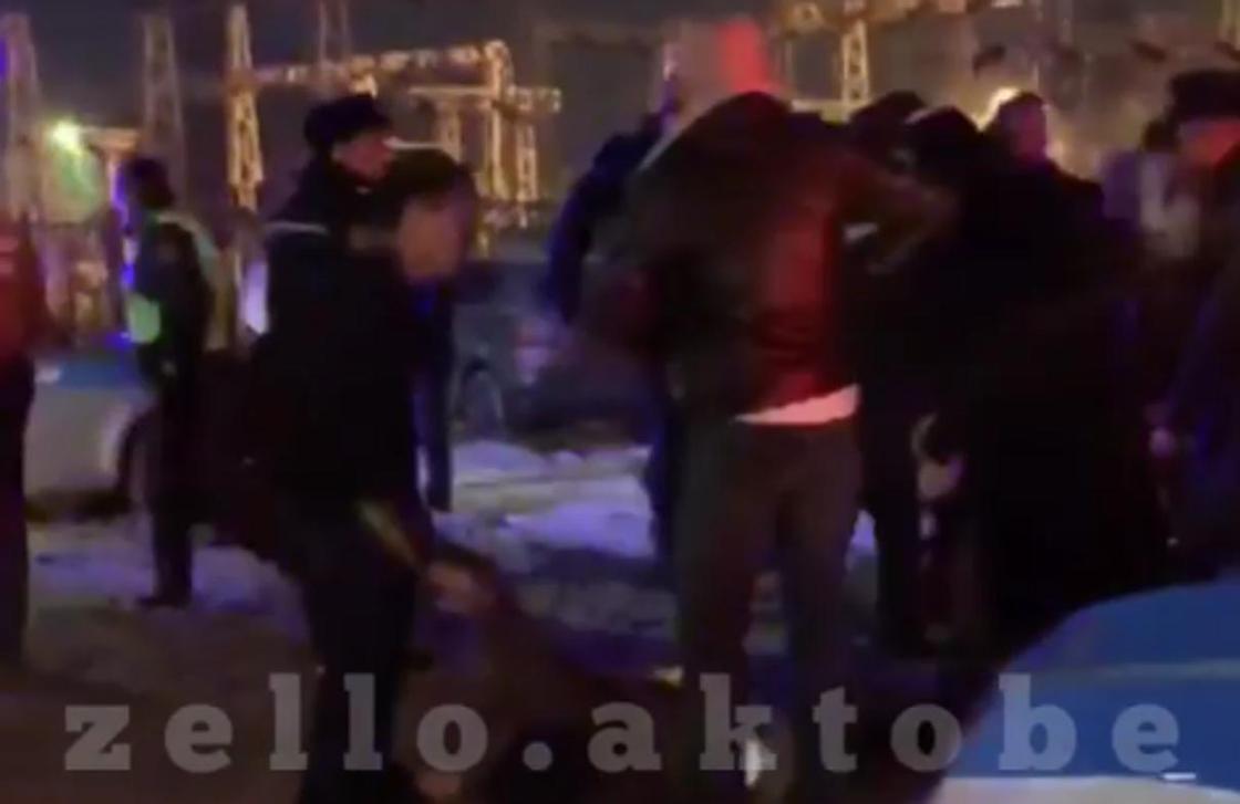 Охранник избил посетителя ночного клуба Актобе (видео)