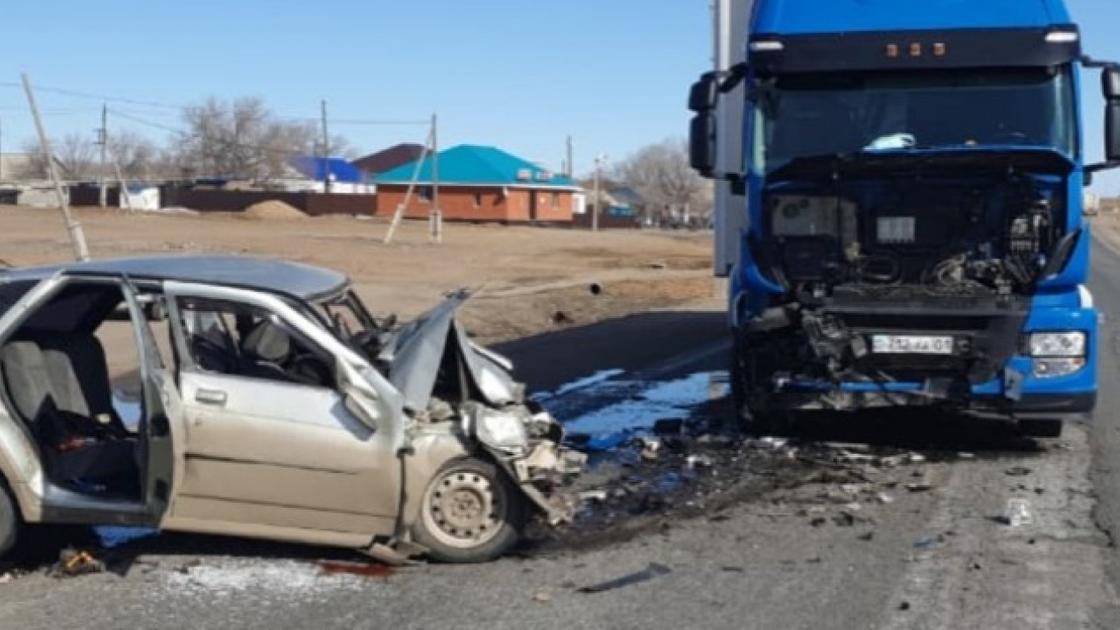 Пять человек погибли в аварии на трассе в Актюбинской области
