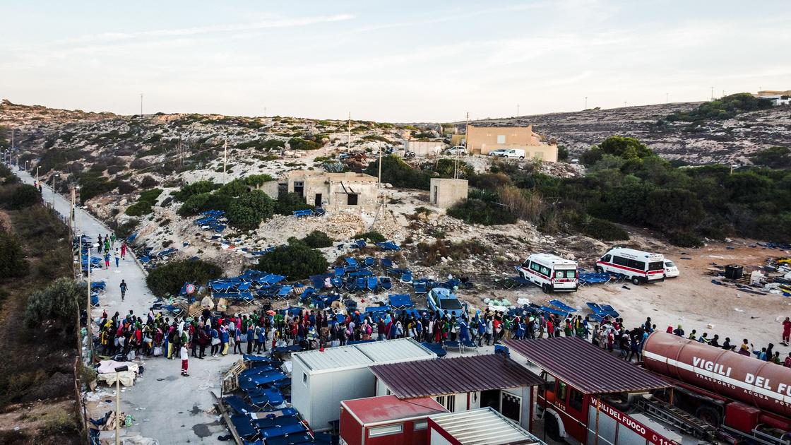 Мигранты на Лампедузе