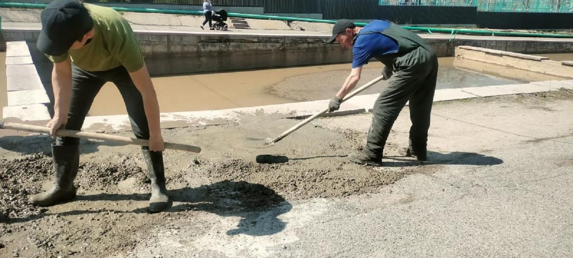 Восстановительные работы на реке Есентай в Алматы