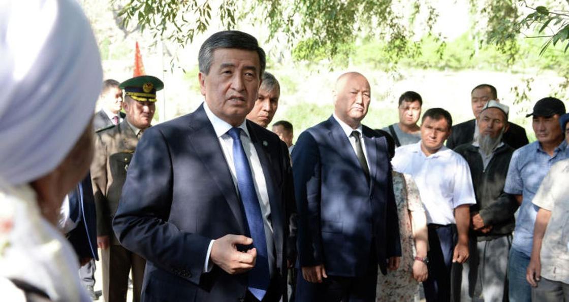 Кыргызстан направил на границу с Таджикистаном полицейских и военных