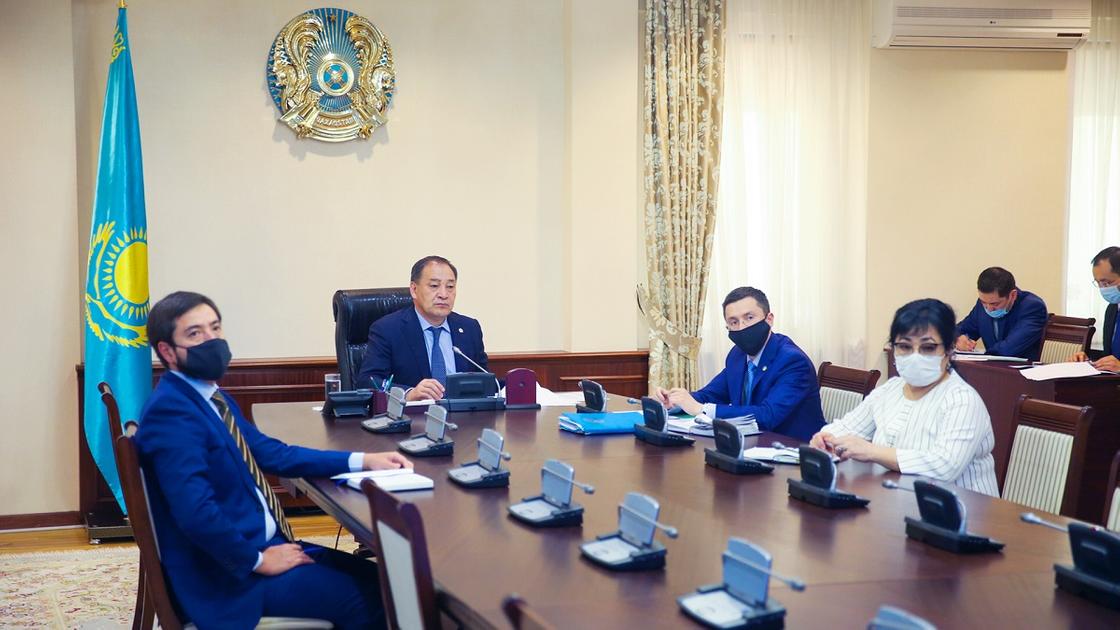 Ералы Тоғжановтың төрағалығымен өткен комиссия отырысы. Фото: primeminister.kz