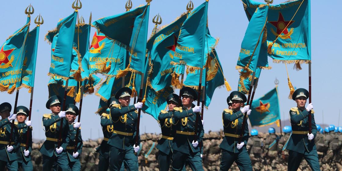 Онбасшы и колбасшы: казахстанец предложил поменять воинские звания
