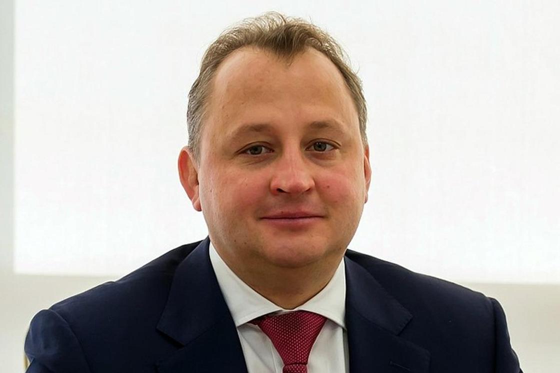 Пьяный топ-менеджер "Вертолетов России" выпал из окна, засмотревшись на белок Пьяный топ-менеджер "Вертолетов России" выпал из окна, засмотревшись на белок