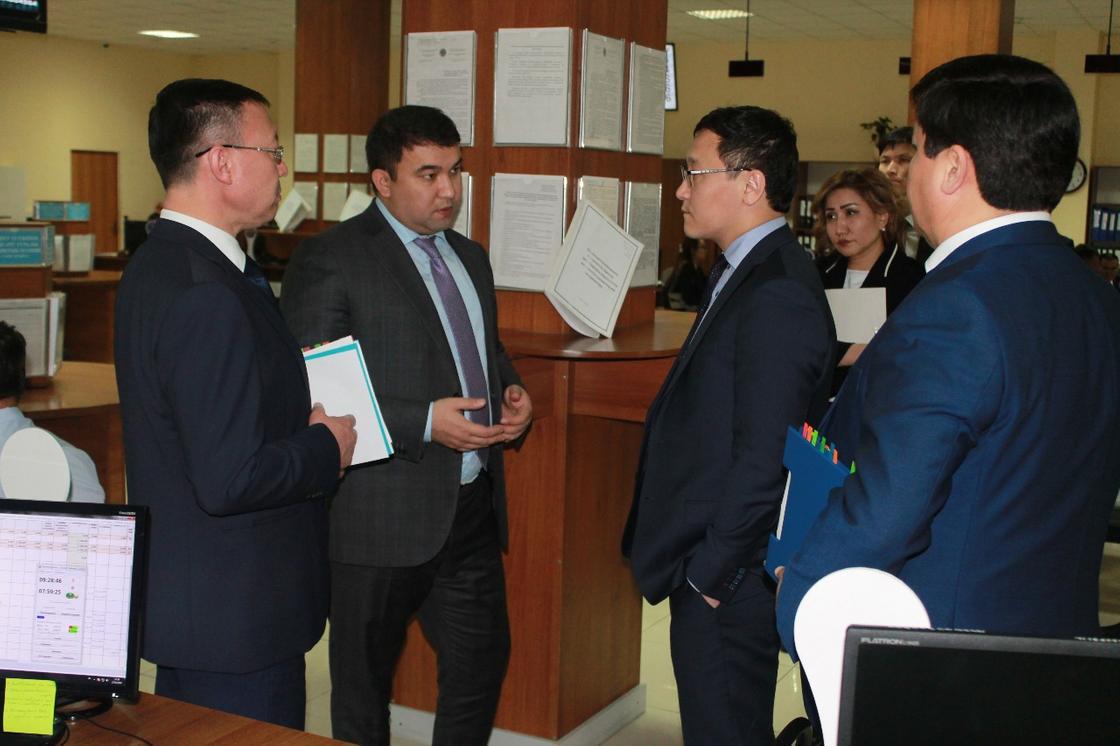 Органы государственных доходов по г.Шымкент и Туркестанской области посетил вице-министр финансов Р.Енсебаев