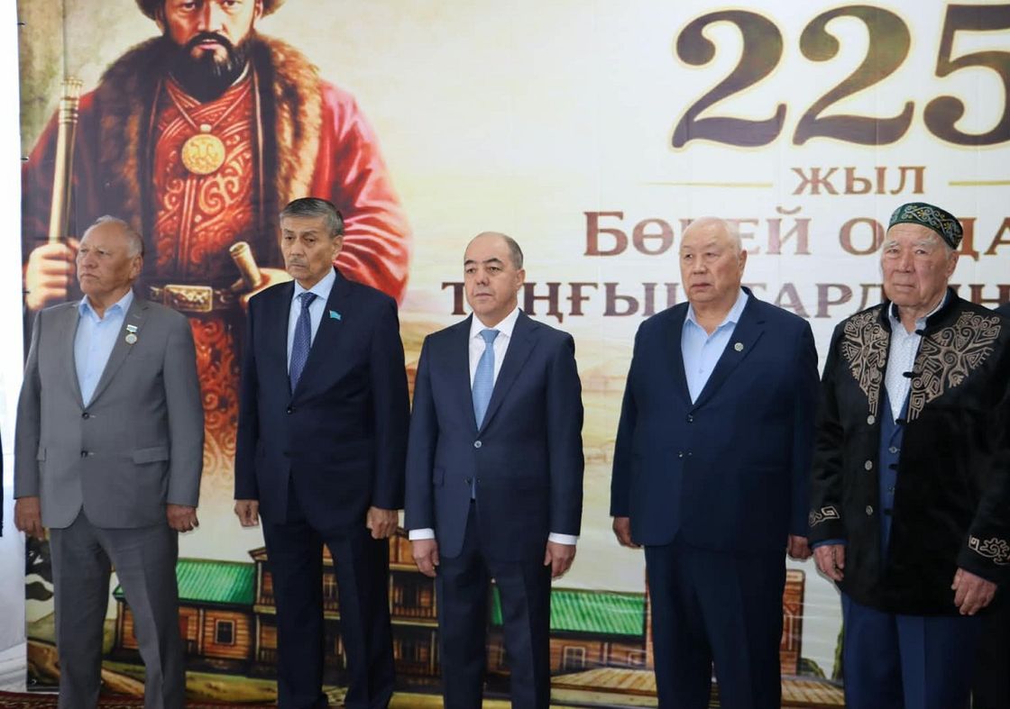 Төл тарихты түгендеген үш кітаптың тұсауы кесілді