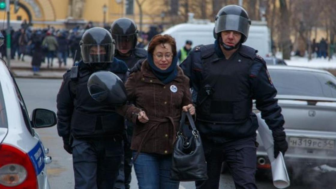 В городах России прошел "Марш материнского гнева". Есть задержанные