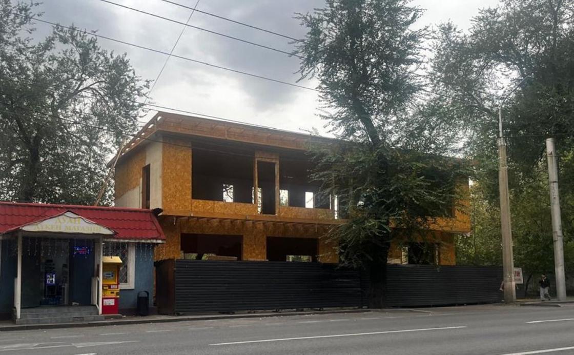 Недостроенное здание